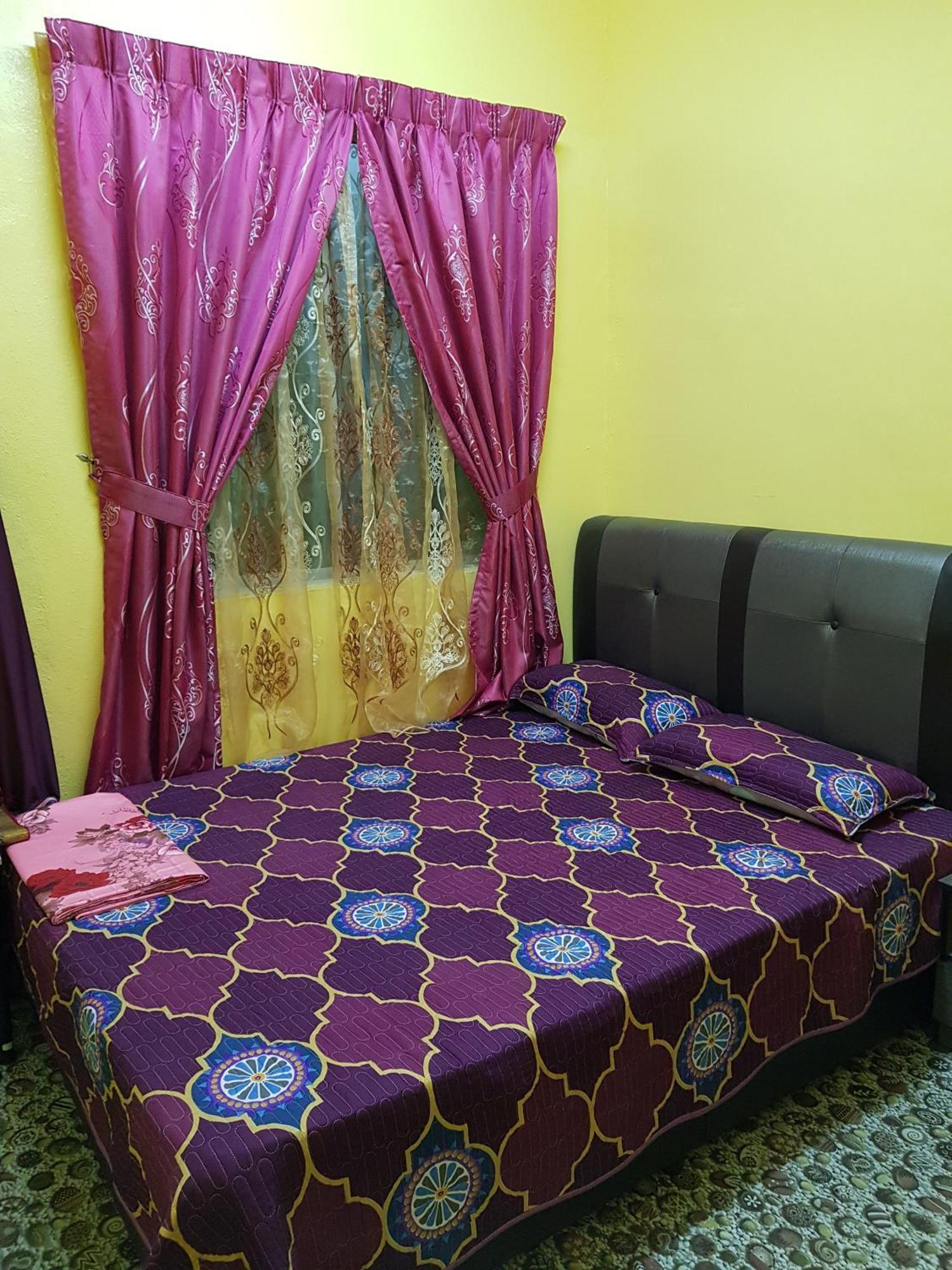 Homestay Che Kiah Куантан Екстериор снимка