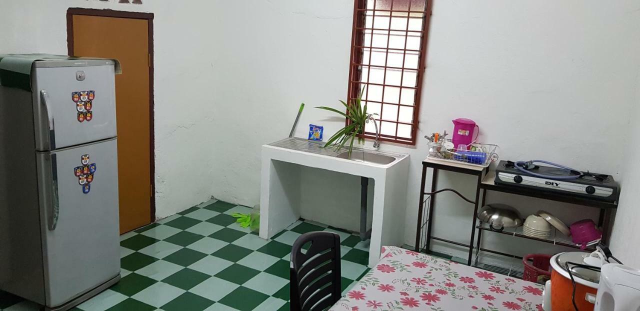 Homestay Che Kiah Куантан Екстериор снимка